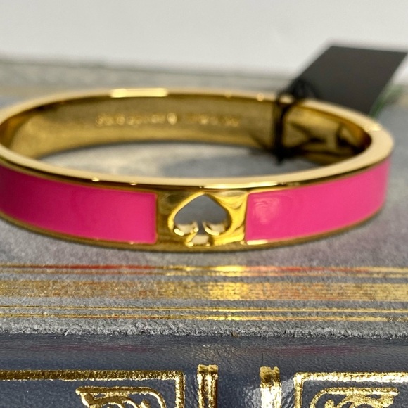 Kate Spade Pink Enamel Hole Punch Spade hinged bangle Bracelet - Picture 3 of 9